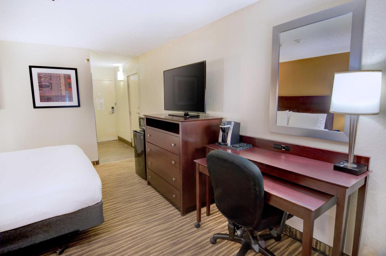 Holiday Inn St. Petersburg N - Clearwater, An Ihg Hotel Екстериор снимка
