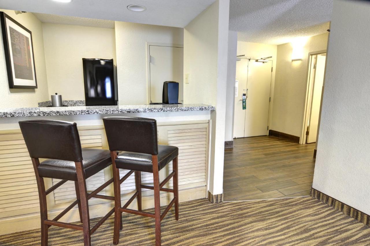 Holiday Inn St. Petersburg N - Clearwater, An Ihg Hotel Екстериор снимка